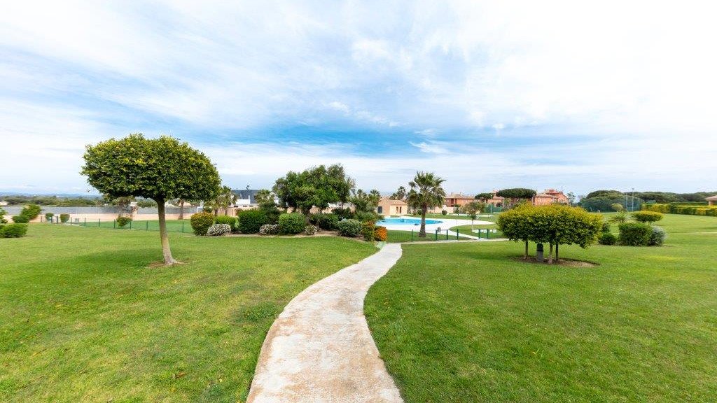 Inmuebles - CHICLANA DE LA FRONTERA - En una de las Urbanziaciones mas ...